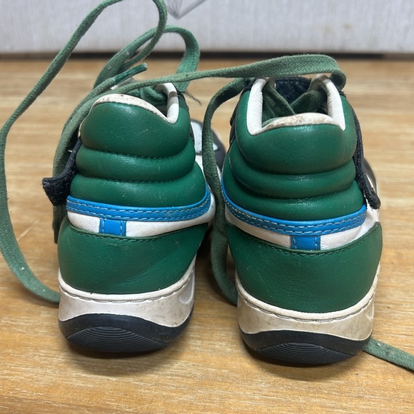 Kids size 28 Burberry shoes - Picture 2 of 4